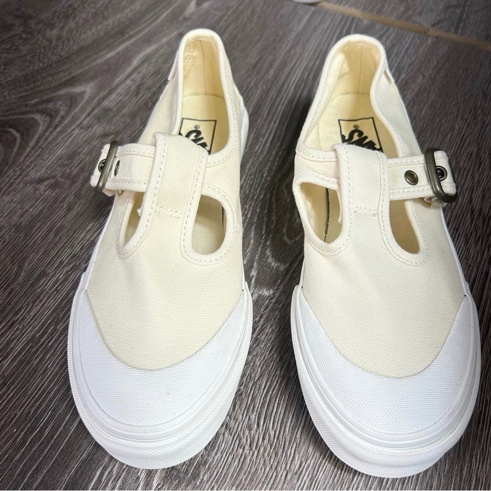 Vans : Canvas T-Strap Womens Shoes in Cream